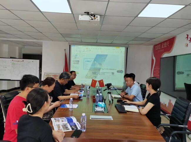 遼寧省測(cè)繪地理信息學(xué)會(huì)理事長(zhǎng)楊國范、秘書長(zhǎng)高振東一行到公司參觀指導(dǎo)